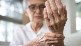 What Are the Symptoms of Rheumatoid Arthritis